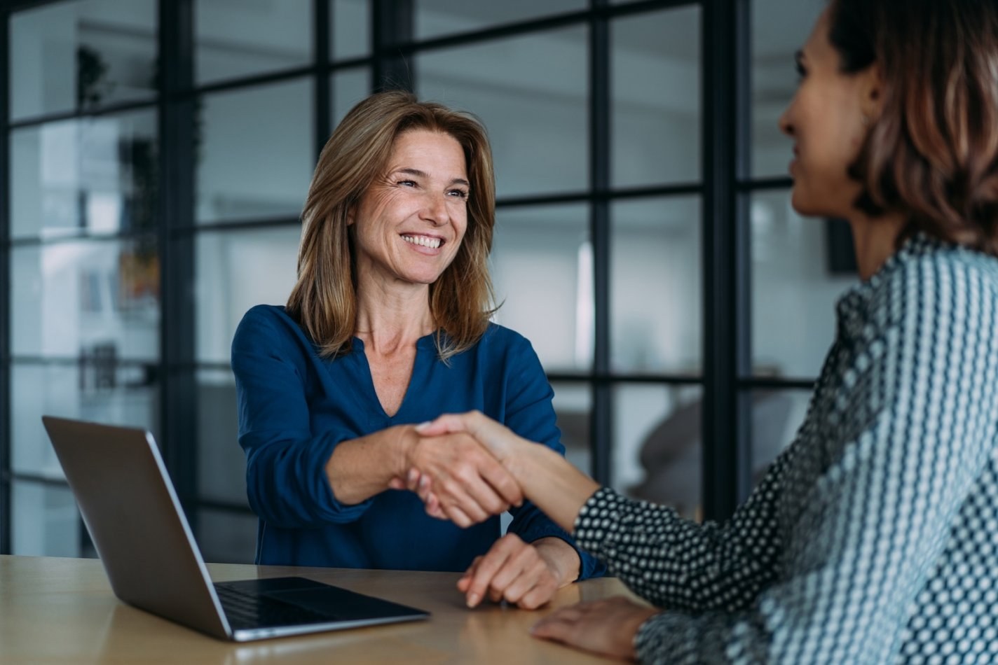 PEO broker shaking hands with client