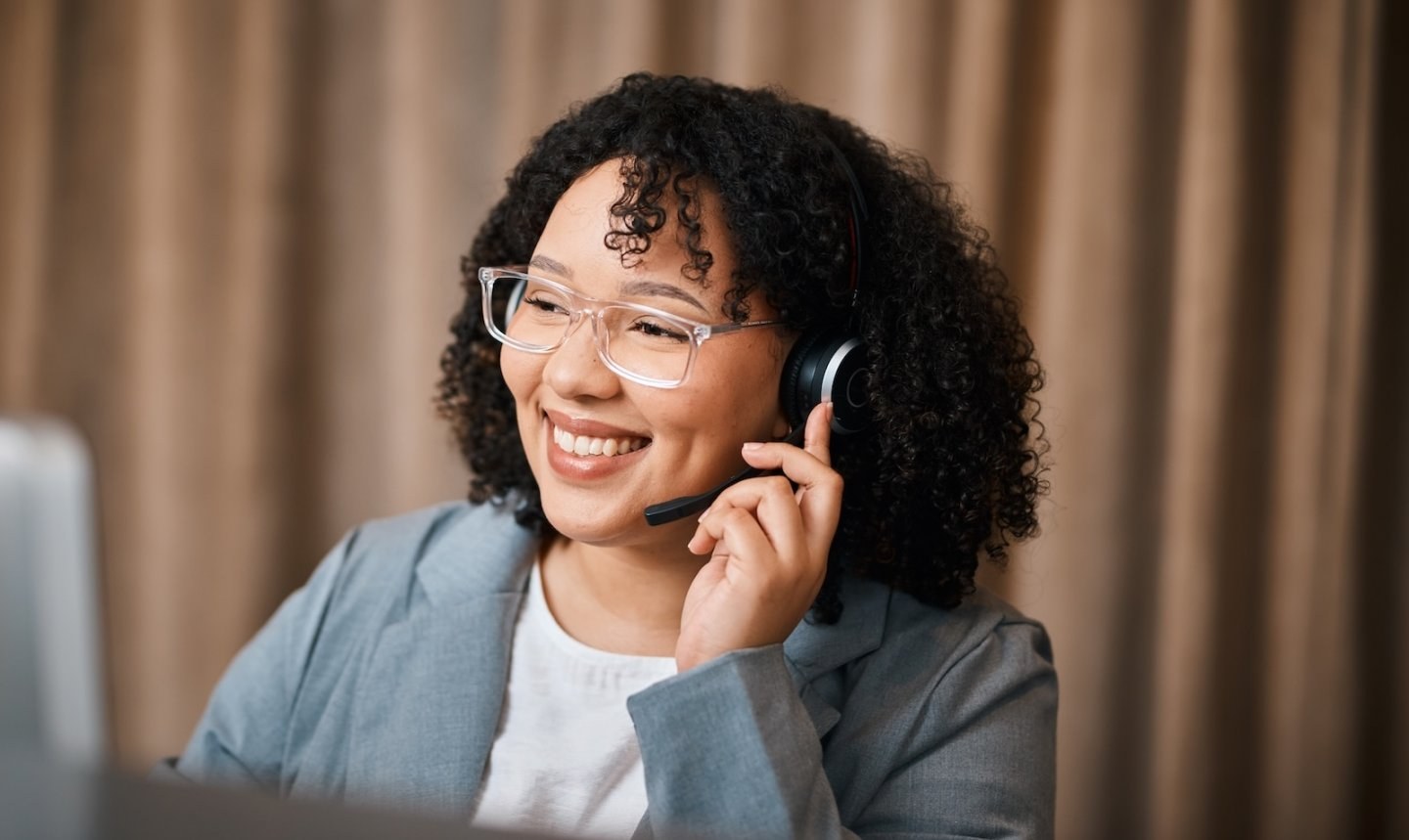Customer service representative speaks with PEO client through headset