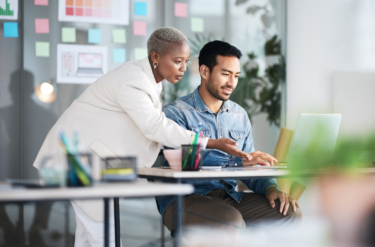 How HR Training and Development Enhance Annual Performance Reviews for SMBs