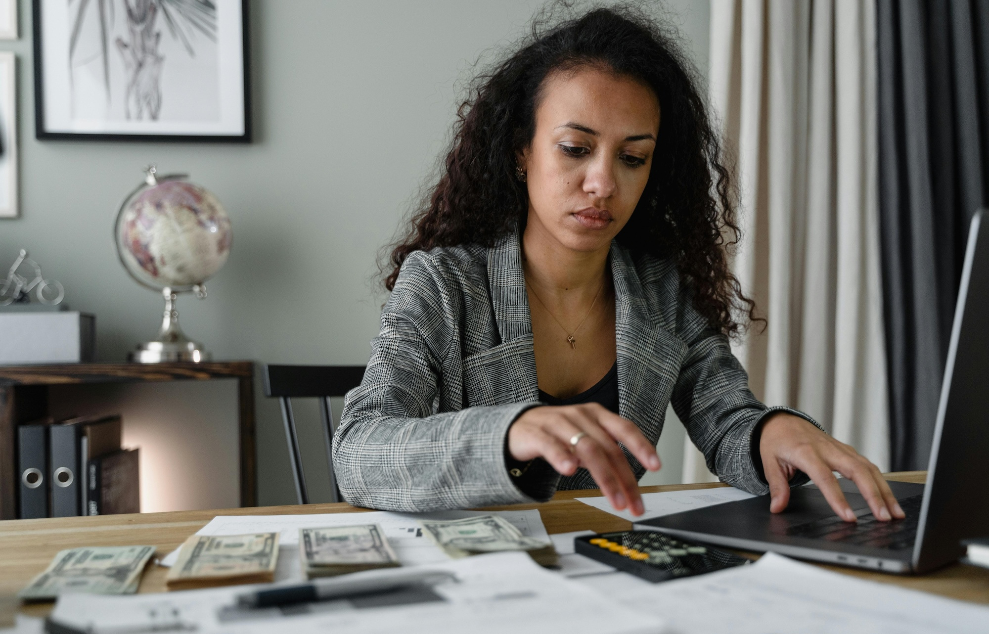 What Are the Pros and Cons of Using a Payroll Service Provider?